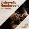 Heilige Familie mit Kind in den Armen – Handgeschnitzte Olivenholzskulptur aus Bethlehem (32 cm)